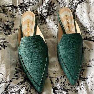 Jade Beya Mules sz 38 fits like a 37
